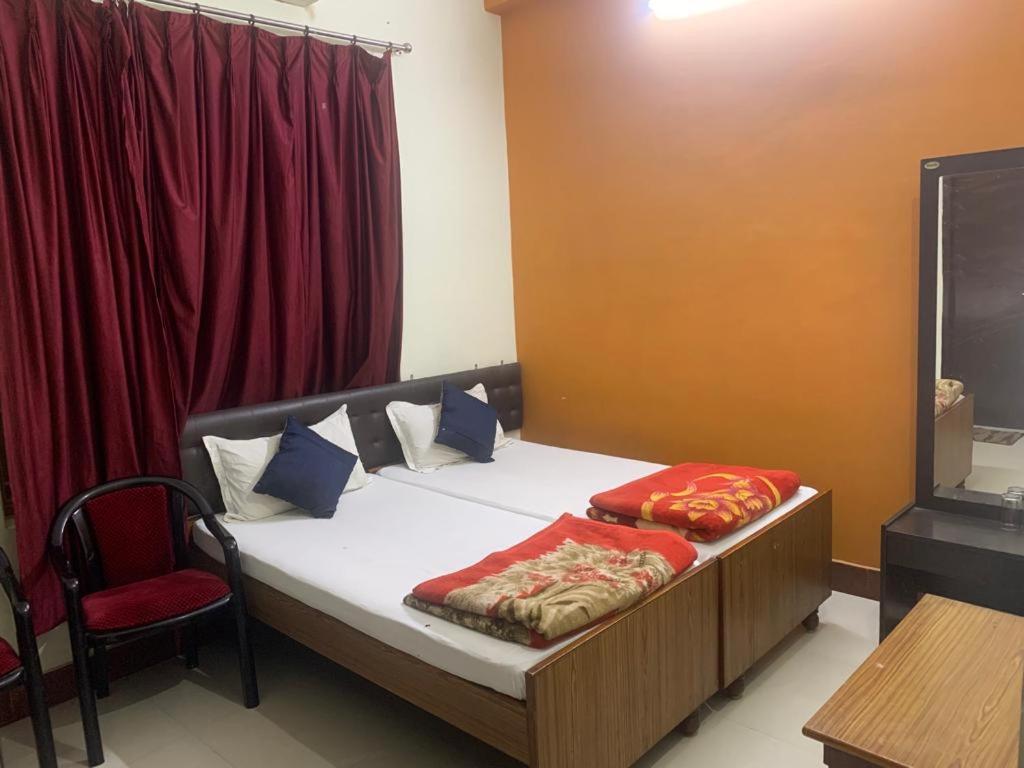 Narendra Guest House Kakarmatha ภายนอก รูปภาพ