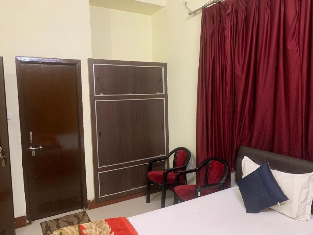 Narendra Guest House Kakarmatha ภายนอก รูปภาพ
