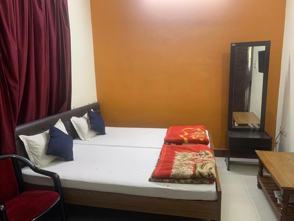 Narendra Guest House Kakarmatha ภายนอก รูปภาพ
